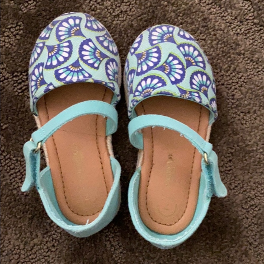 Colorful printed canvas closed toe sandals
